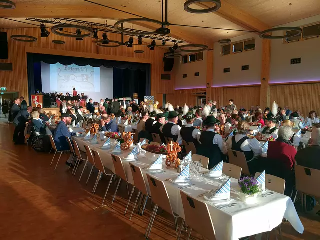 ...der Saal füllt sich ... | Foto: A.Platschka