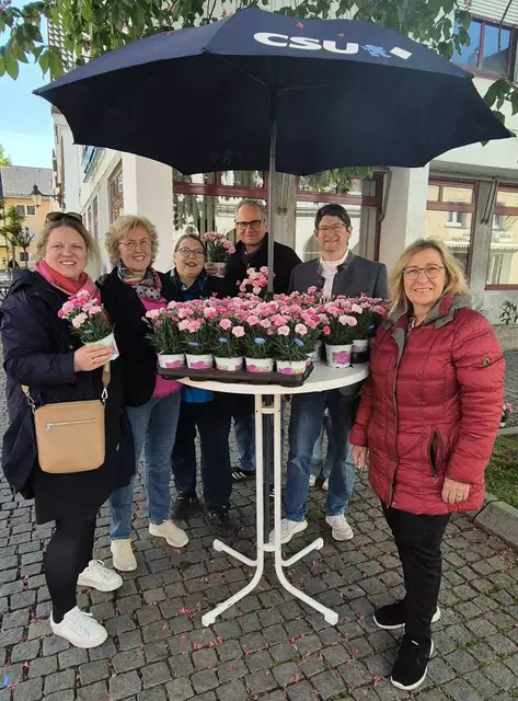 v.l. Yvonne Baisch, Stadt- und Kreisrätin Marianne Stelzle, Martina Markmann, Jürgen Flemisch, CSU-Ortsvorsitzender und Stadtrat Philipp Rauner und Claudia Ermer | Foto: Baisch/CSU