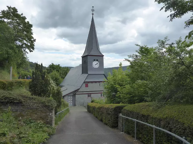 Oberer Zugang zur Evangelische Pfarrkirche, ehemals St. Johannes.