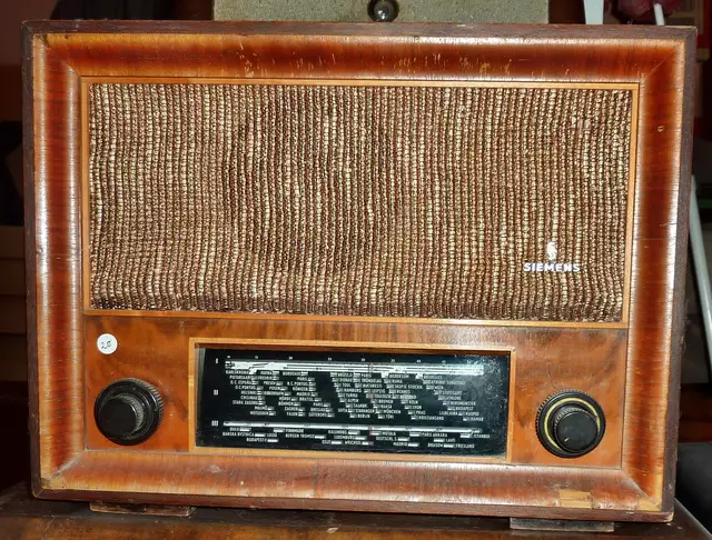 Dieser Siemens SB260 GW stammt aus dem Jahre 1947. In den Nachkriegsjahren war es nicht einfach einen Radio zu bekommen, hatten doch die Allierten dazu das sagen. | Foto: Otto Killensberger