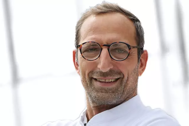 Professor Dr. Balkan Cakir, Chefarzt der Unfall- und Orthopädischen Chirurgie, und Dr. Ivan Pantelić, Leitender Oberarzt der Wirbelsäulenchirurgie der Wertachkliniken, informieren am 4. Juni um 19.30 Uhr im Ferdinand-Wagner-Saal Schwabmünchen warum Wirbelsäulen-Operationen an den Wertachkliniken so weit wie möglich endoskopisch durchgeführt werden | Foto: Thomas Kiehl