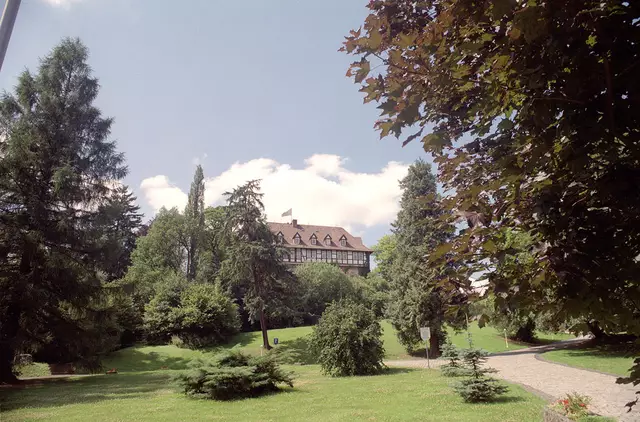 Blick zum Schloss Arensburg