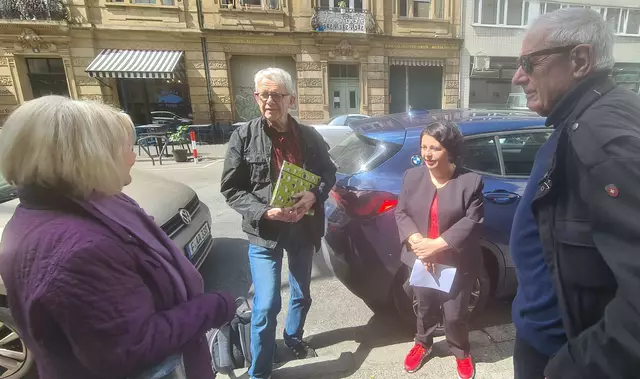 Ulrike Hegmann, Hans Robert Hiegel, Frankfurts Stadtverordnetenvorsteherin Hilime Arslaner, Abraham Dzialowski vor Gedenkakt