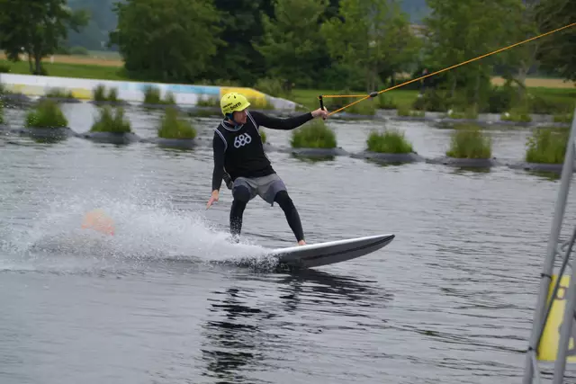Ein tolles Erlebnis verspicht das gemeinsame Wasserskifahren am 20.07.2025 im "Turncable" in Thannhausen.