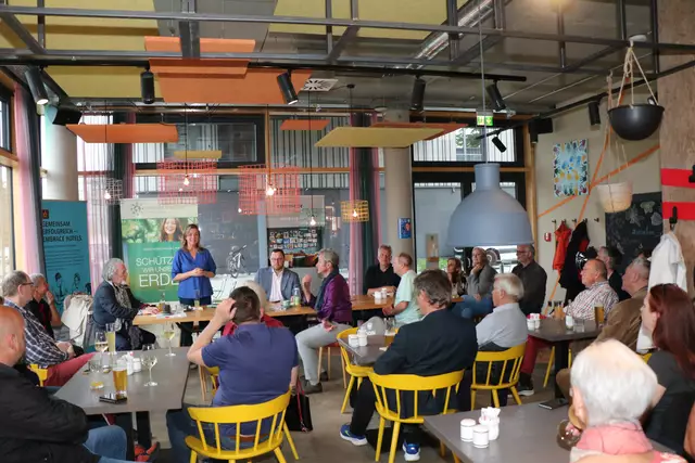 Westhouse Talk - hier sehr interessierte  Augsburg International Mitglieder   | Foto: Marianne Stenglein