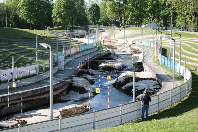 Blick auf den Eiskanal in Augsburg (ohne Wasser im Olympiakanal) | Foto: Marianne Stenglein
