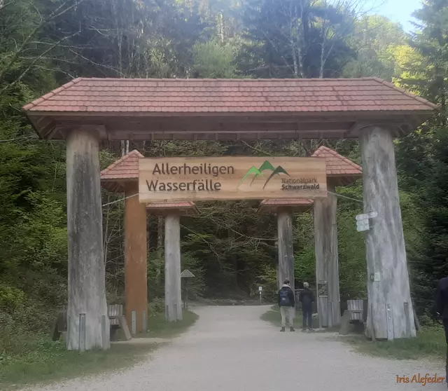 Unterer Eingang zum Wasserfall. | Foto: Iris Alefelder