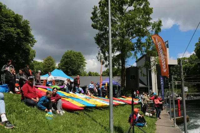 Boot und Spiele auf dem oberen Eiskanal in Augsburg | Foto: Marianne Stenglein