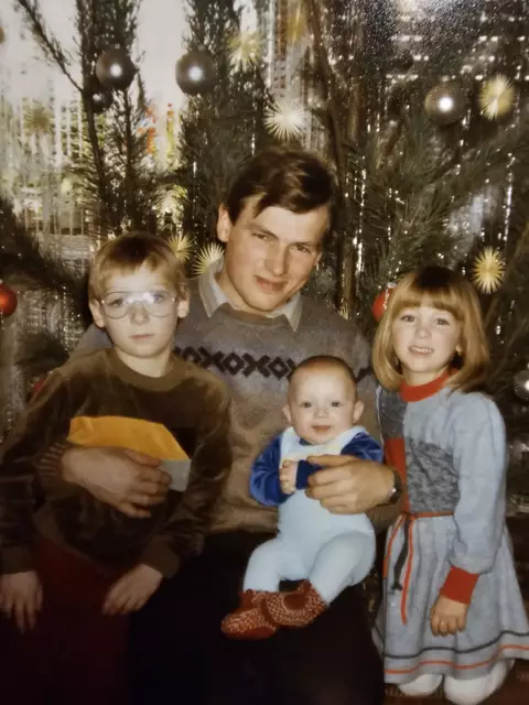 Verena Beese mit ihren beiden Brüdern und Papa Josef. | Foto: Verena Beese