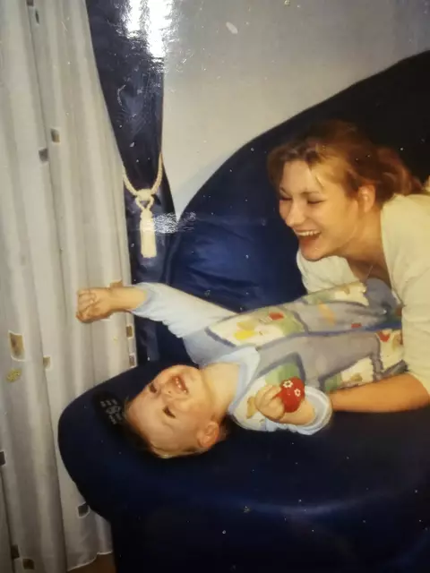Die junge Mama mit ihrem Sohn Thomas | Foto: Verena Beese