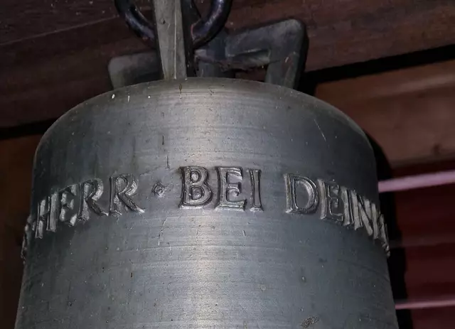 Innschrift der Glocke von Hatzfeld-Lindenhof
„Erhalt uns, Herr, bei deinem Wort“