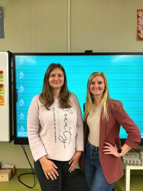 Die Klassenlehrerinnen Nina Duda und Birgit Auerswald sind stolz auf die enge Bindung zu ihren Schülerinnen und Schülern. | Foto: Ramona Nahirni-Vogg
