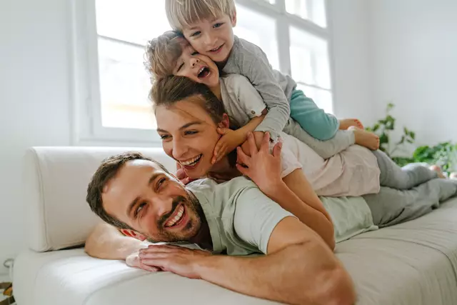 Durch regelmäßigen Zahnarztbesuch können Kiefer- und Zahnfehlstellungen bei Kindern rechtzeitig erkannt und kieferorthopädisch behandelt werden.
 | Foto: djd-k/Versicherungskammer Bayern/Getty Images/Aleksandar Nakic