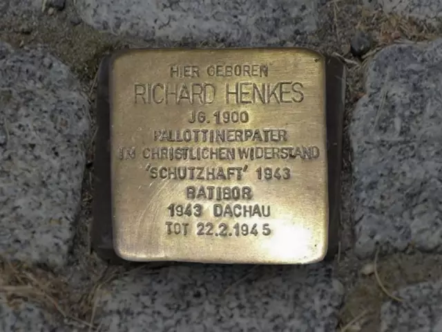 Einige Stolpersteine erinnern heute an das Leben, Wirken und Sterben des seligen Pallottinerpaters Richard Henkes, wie dieser in seinem Geburtsort Ruppach im Westerwald. | Foto: gemeinfrei