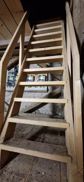 Treppe zur dritten Etage dem Glockenraum in der Kirche Arfeld