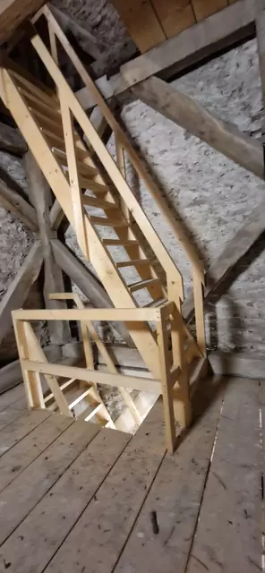 Treppe zur zweiten Etage des Glockenturms in Arfeld