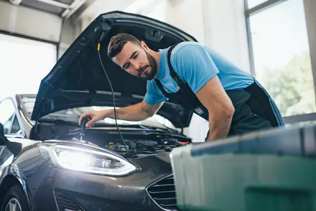 Nach einem gründlichen Fahrzeugcheck in der Fachwerkstatt kann man mit gutem Gefühl die Fahrt zum Urlaubsort antreten.
 | Foto: djd-k/Robert Bosch