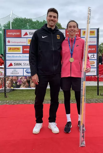 Nachwuchsbundestrainer Jonas Bonewit und Marie Sattler