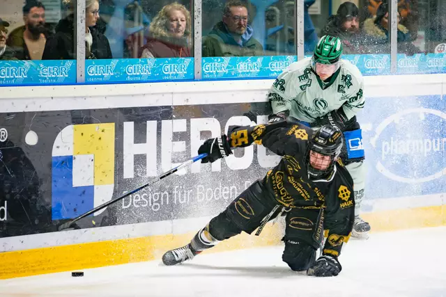 Nico Baur (in schwarz) machte auch als Verteidiger eine sehr gute Figur und konnte überzeugen. | Foto: Dietmar Ziegler