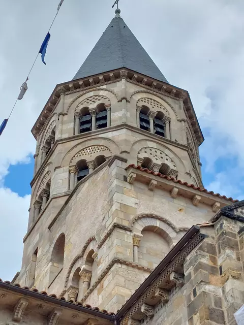Notre Dame du Port, eine Trutzburg Gottes