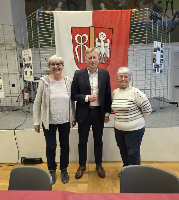 Bgm.Greiner und die Vereinsvorsitzenden: Petra Zillner und Martine Dautraix