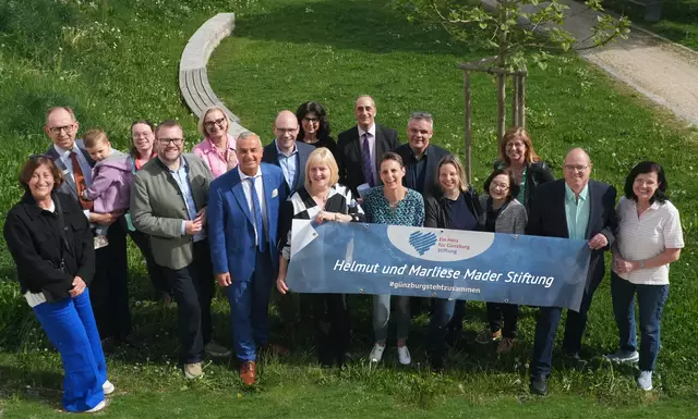 Knapp 90.000 Euro wurden nun von den Stiftungen „Ein Herz für Günzburg“ und „Helmut und Marliese Mader Stiftung“ ausgeschüttet. | Foto: Michael Lindner/ Stadt Günzburg