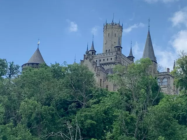 Blick von der Leinebrücke auf das Schloß