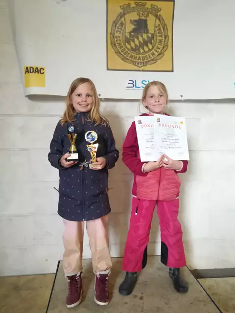 Melina und Mirei sind stolz auf ihre Ergebnisse | Foto: Tanja de la Vigne