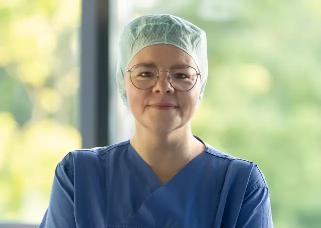 Die examinierte Pflegefachfrau Sandra Törpsch erzählte beim Tag der offenen Tür der Berufsfachschule für Pflege in der Wertachklinik warum sie sich für den Pflegeberuf entschieden, und das nie bereut hat | Foto: Dennis Pelzel