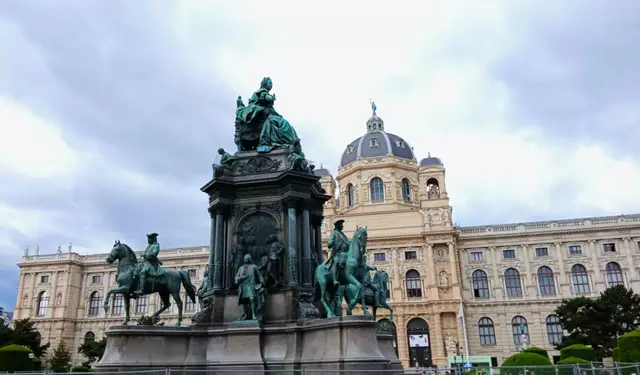 Bei einer Stadtbesichtigung kann man an verschiedenen Brunnenanlagen eine kleine Verschnaufpause einlegen. | Foto: Peter Heider