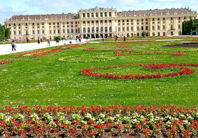 Die prächtigen Gärten um Schloss Schönbrunn laden zu einem Besuch ein. | Foto: Peter Heider