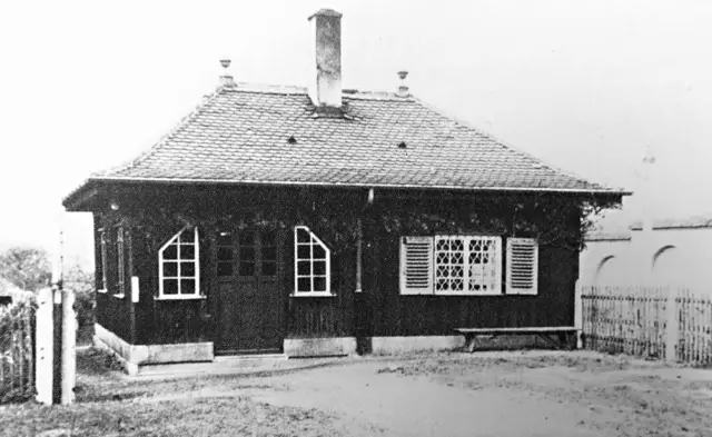 Das ehemalige Bahnhofsgebäude am Haltepunkt Lohwald