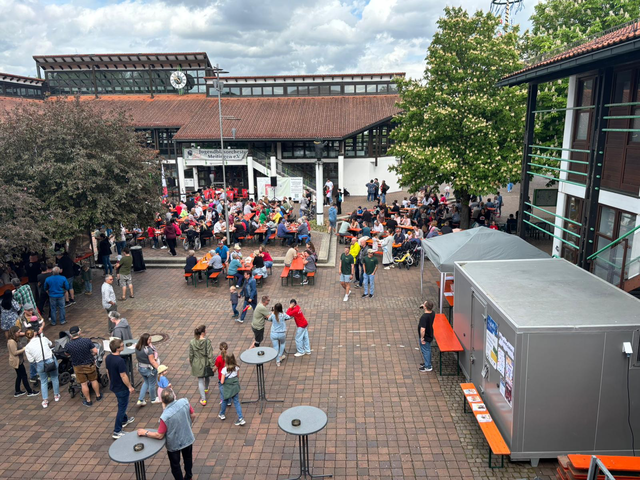 Fröhliches Kinderfest auf dem Meitinger Rathausplatz | Foto: Manuel Neuner