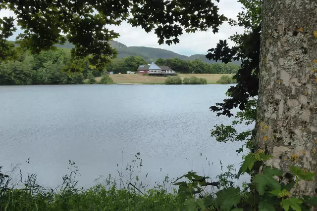 Blick vom Südosten auf das Cafe "Seeblick".