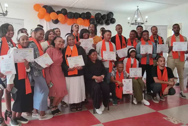 Beim Kolping Work-Opportunity-Program in Südafrika erhielten benachteiligte Jugendliche zum erfolgreich bestandenen Abschluss ihre Zertifikate.