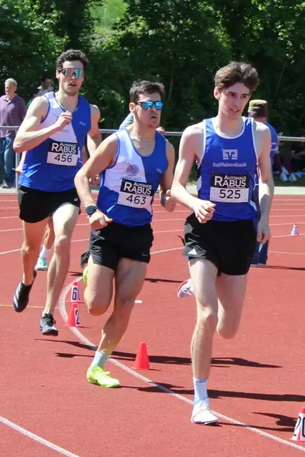 Zum Sieg über 1500 Meter lief hier Anton Eser bei der männlichen Jugend U18