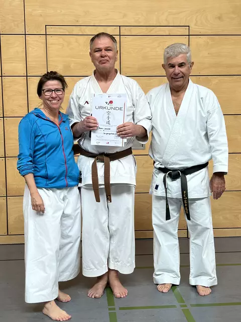 Trainerin Anja Kaufmann (Budo-Verein Herrsching), Peter Leopold, Fritz Oblinger (9. Dan) Prüfer (vlnr) 