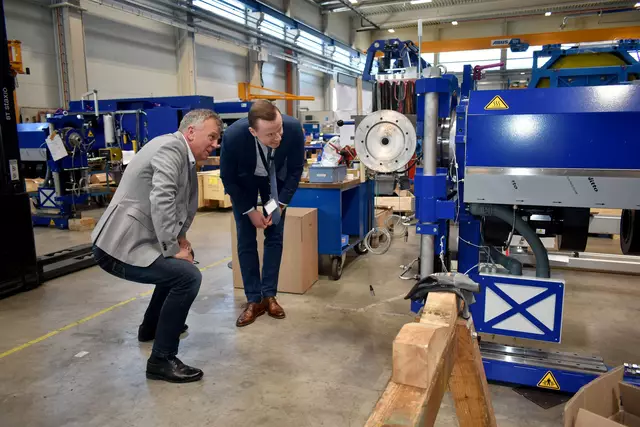 MdB Adis Ahmetovic besuchte die Troester Werke