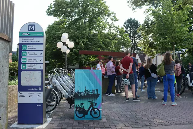 Flux-Station vor dem Rathaus