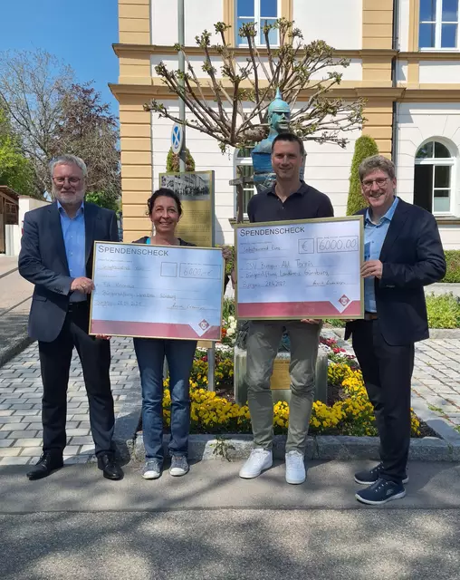 Das Bild zeigt: (von links) Dr. Heinrich Lindenmayr, Monika Riß, Philipp Kerler, Martin Brenner.  | Foto: Stadt Burgau