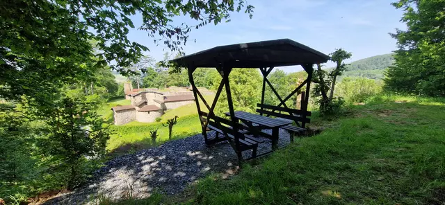 Rastplatz mit wundervollem Bick auf die Burgruine Hatzfeld