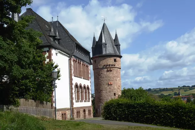 Der Diebsturm, der im Südosten der Stadtbefestigung lag, wurde im 18. Jahrhundert als städtische Gefängnis genutzt. Er ist ein Wahrzeichen Wetters.