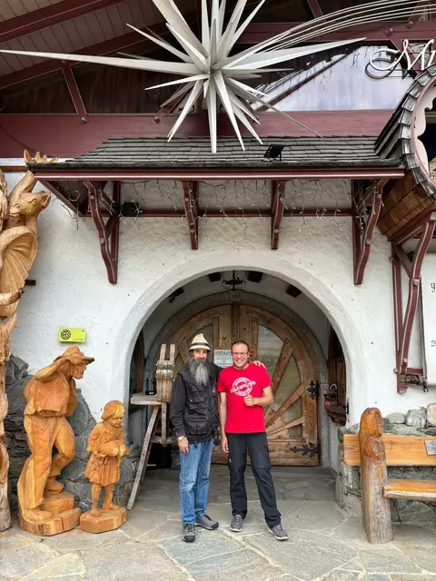 Vor dem Museum mit Hubert Leimegger | Foto: Matthias Bucher
