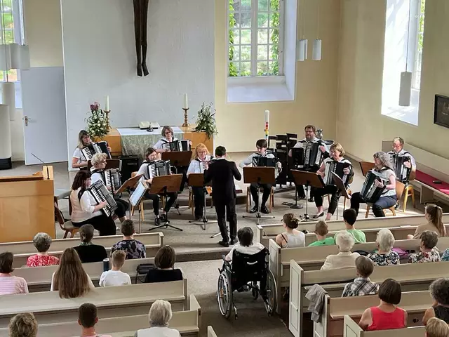 1. Akkordeonorchester Langenhagen des ACL 74 e.V. in der St. Michaeliskirche in Bissendorf, Wedemark | Foto: @derLeo privat