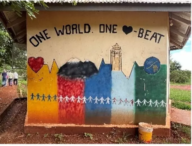 Die One World School, die Karl Heinz Köhler vor ca. 20 Jahren gegründet hat und die er bis heute im Alter von 81 Jahren noch immer leitet | Foto: Bernhard Maisch