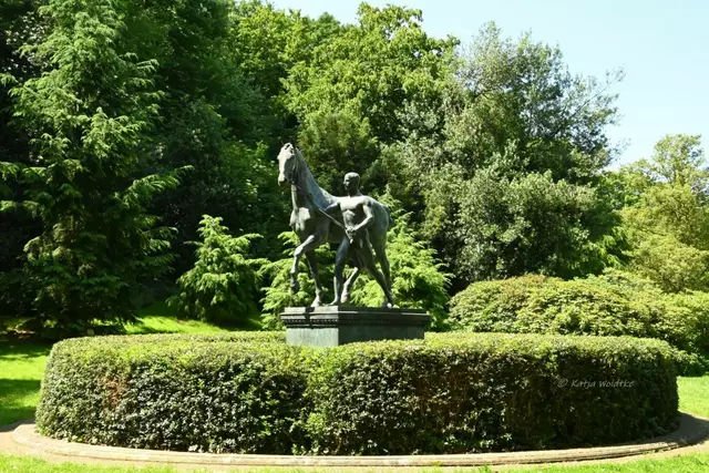 Bremen entdecken (Foto: Katja Woidtke)

Der "Rosselenker" in den Bremer Wallanlagen | Foto: Katja Woidtke