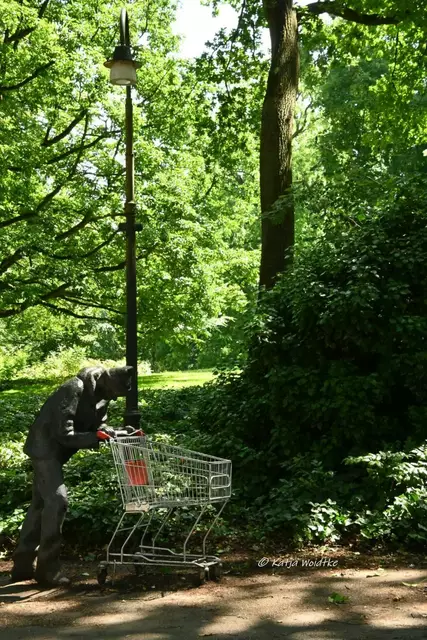 Bremen entdecken (Foto: Katja Woidtke)

Skulptur eines Obdachlosen in den Bremer Wallanlagen | Foto: Katja Woidtke