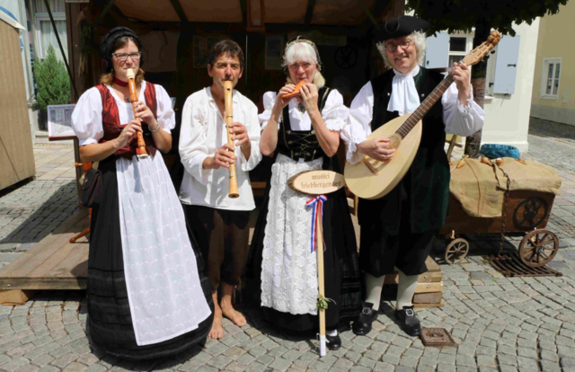 Musici Friedbergenses:
Sylvia, Martin, Petra, Josef | Foto: FdhB (Freunde des historischen Brauchtums nV)