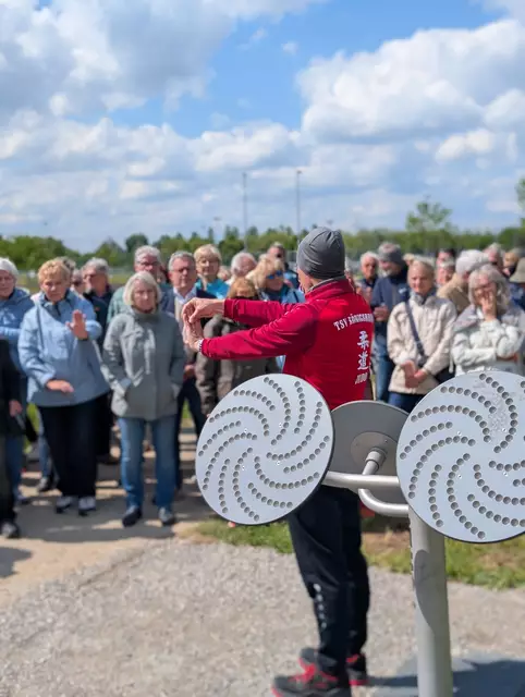 Engagierte Mitglieder von Königsbrunner Sportvereinen stellten die einzelnen Stationen vor und gaben hilfreiche Hinweise und Tipps. | Foto: Denise Hartmann