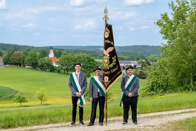 Die Fahnenabordnung des Vereins.